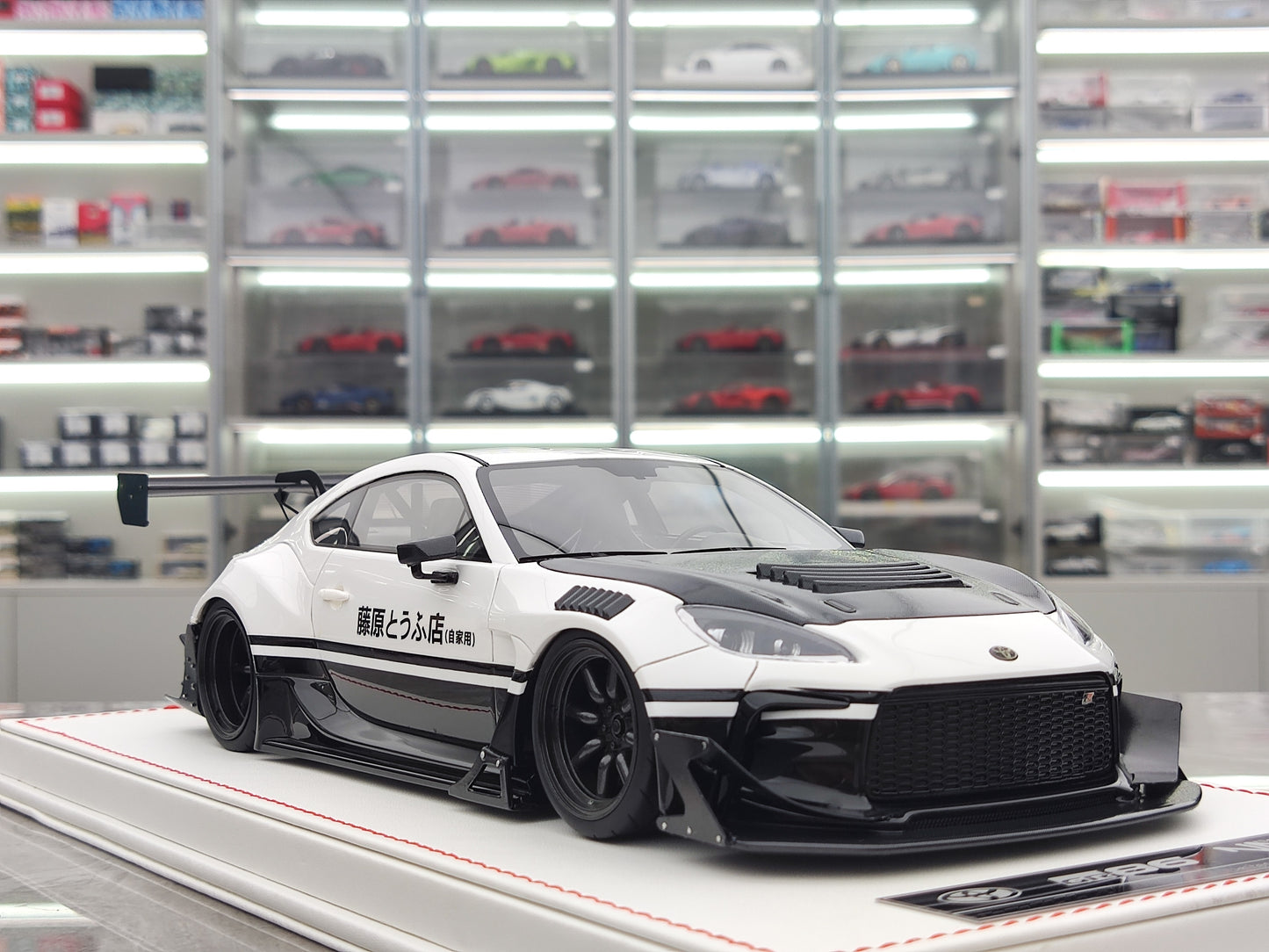 NA 1/18 Toyota GR86 Nigrablanka Simulada Aŭtomodelaj Ornamaĵoj JM-NA001