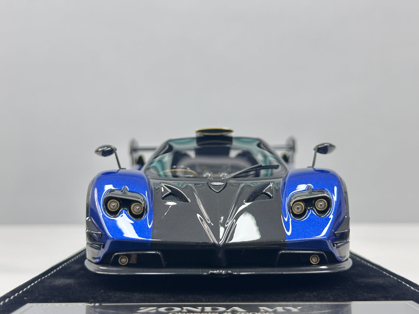 HH Model 1/18 Pagani Zonda Blue & Black Carbon Fiber HH675