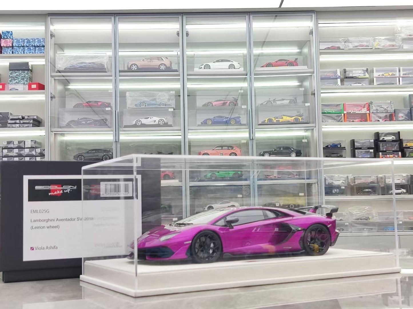 MAKEUP 1/18 Lamborghini Aventador SVJ Magenta EML025G