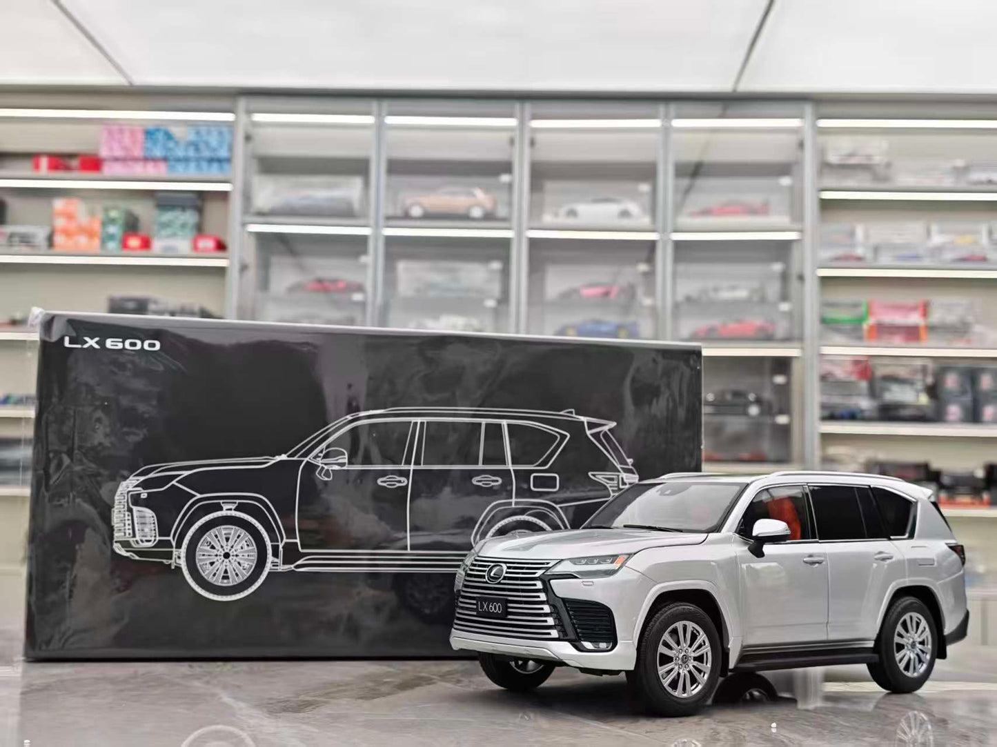 LCD 1/18 Lexus LX600 Silver Alloy Car Model LCD122