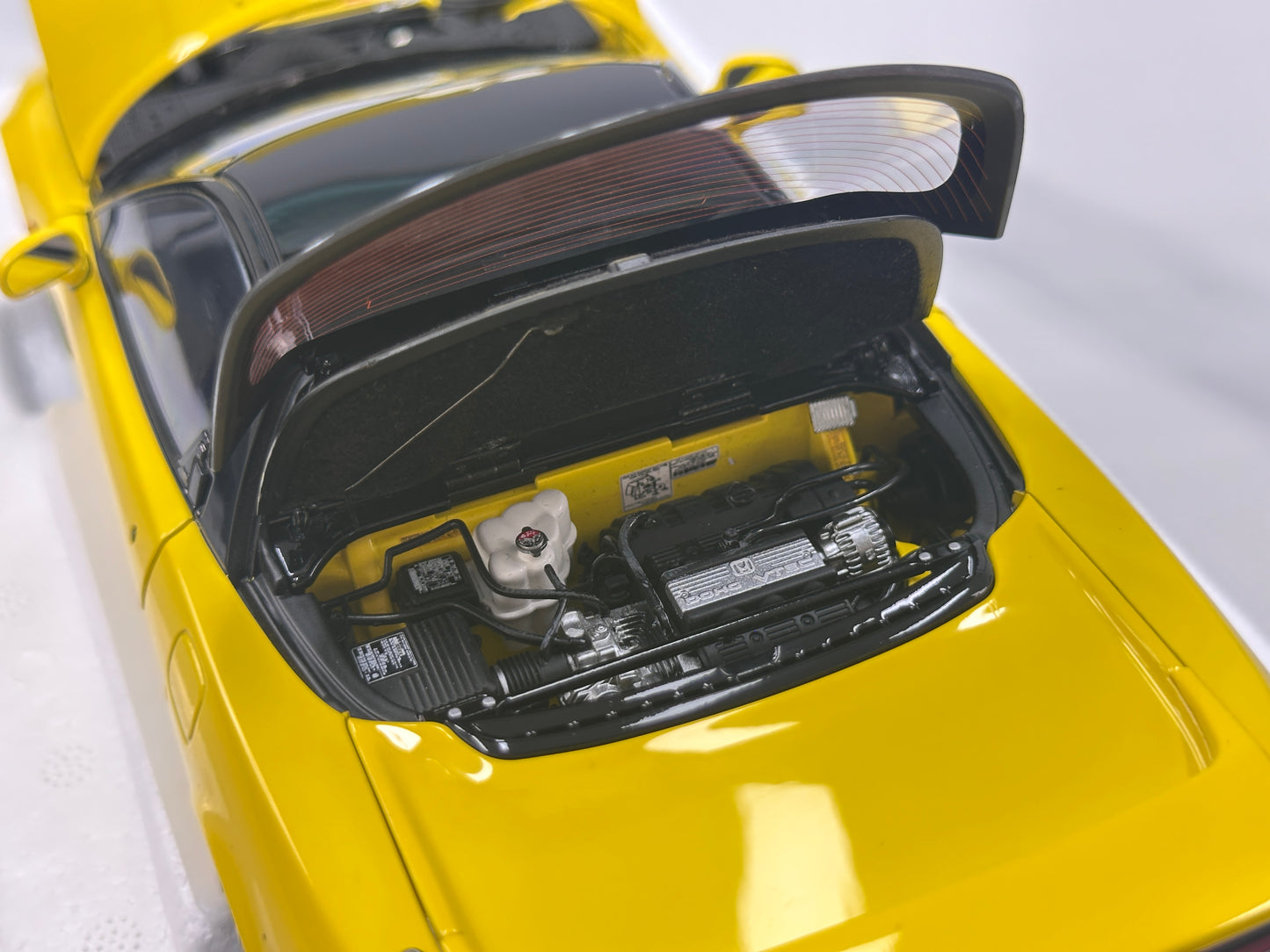 LCD 1/18 Honda NSX 1st Generation (MK1/NA1) Yellow LCD18022-YE