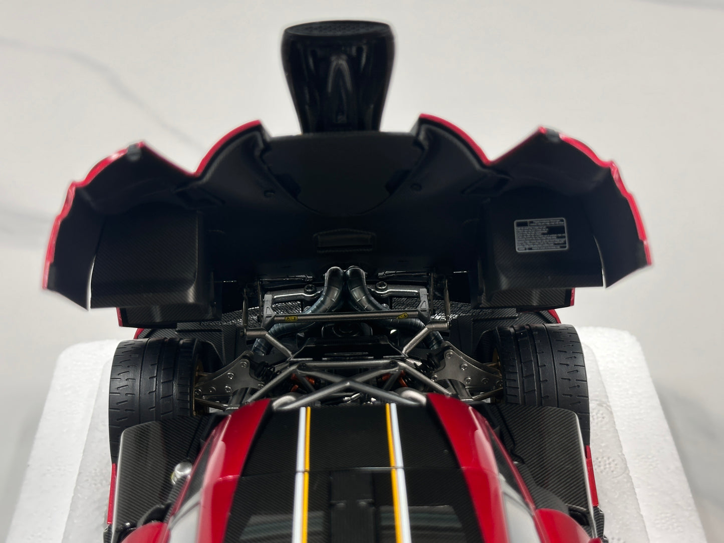 LCD 1/18 Pagani Imola Red LCD18023-RE
