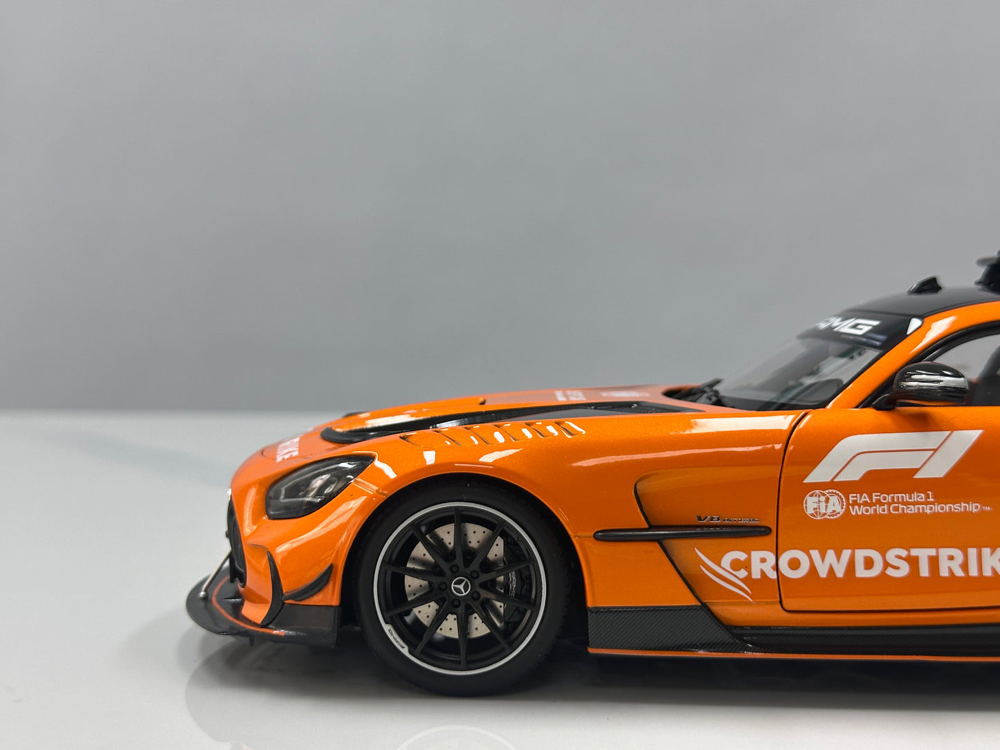 MINICHAMPS 1/18 Mercedes-AMG GT BLACK SERIES SILVERSTONE 2025 Safety Car Orange 110032092