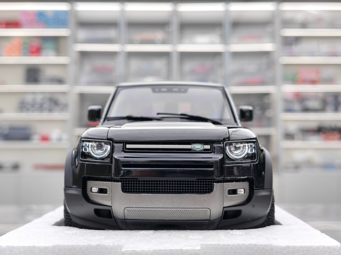 Almost Real 1/18 Land Rover Defender 90 Kit Edition Diecast Car Model