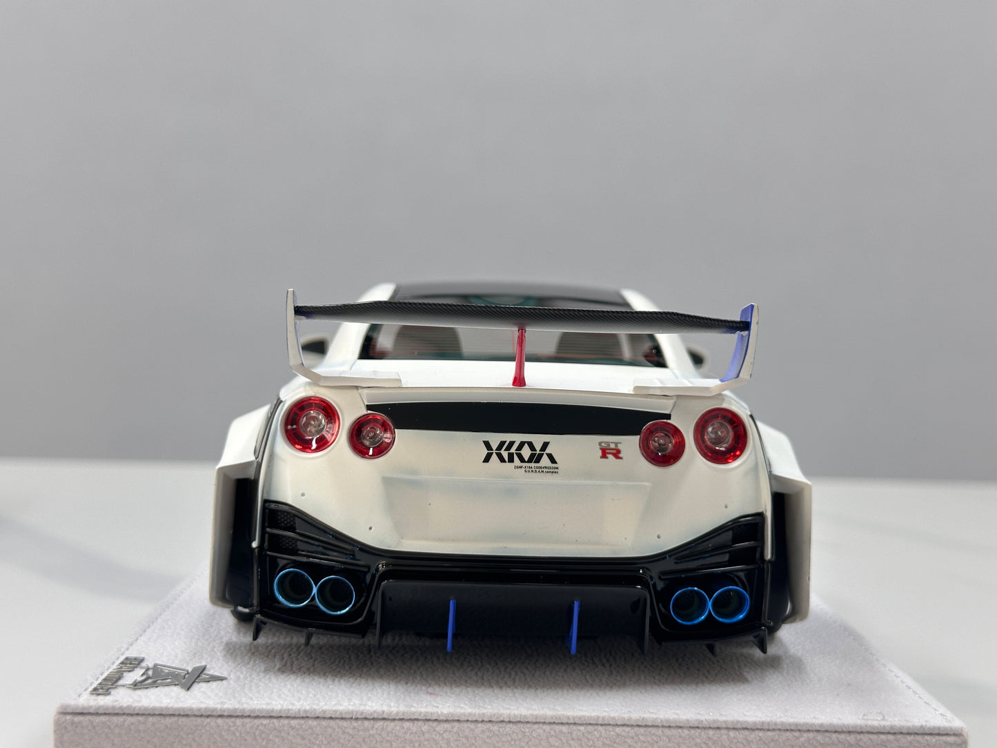 BBA MODEL 1/18 Nissan GTR 35GT-RR Gundam livery BBA062