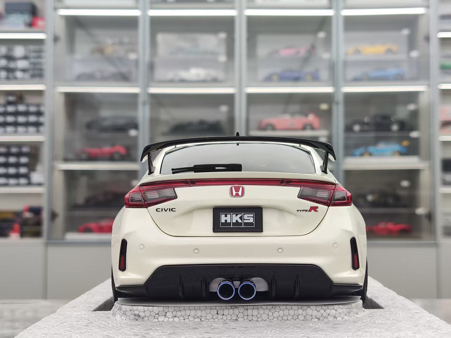 MOTORHELIX 1/18 Honda Civic Type R (FL5) HKS Livery Champion White MH350