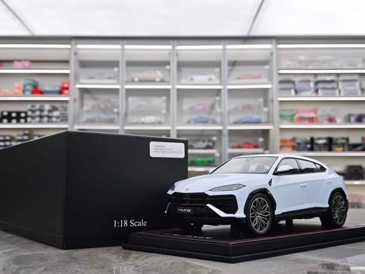 MR 1/18 Lamborghini Urus SE Sapphire White LAMBO061B