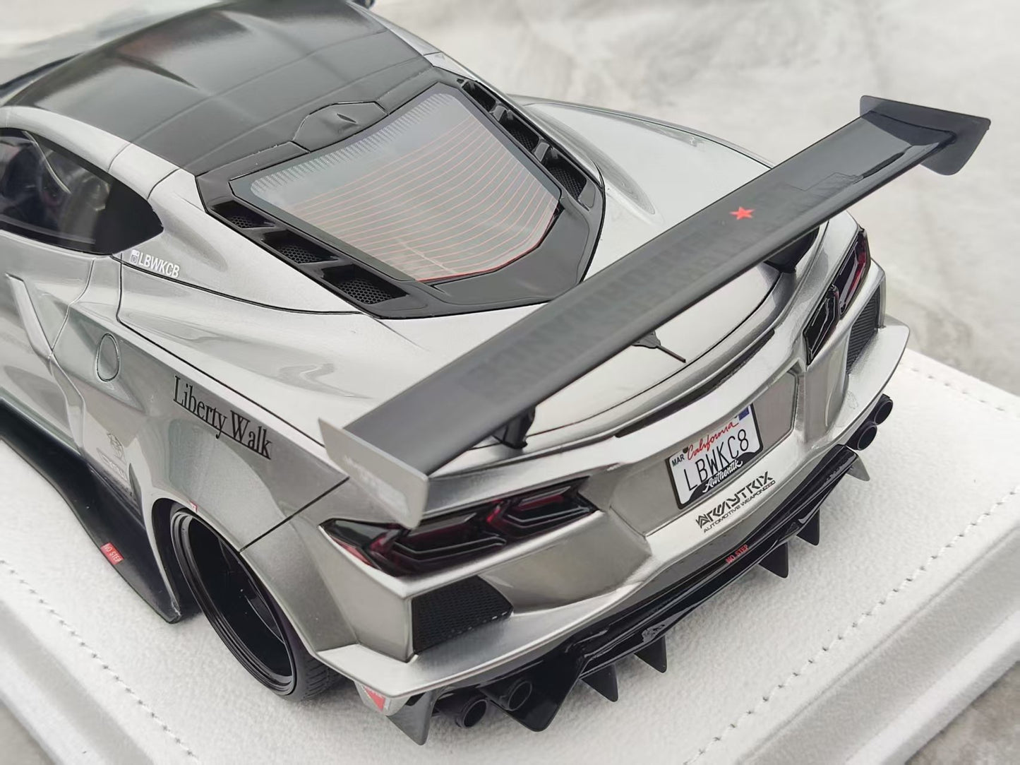 BBA MODEL 1/18 Corvette C8 LB Widebody Modified, Tungsten Silver BBA037