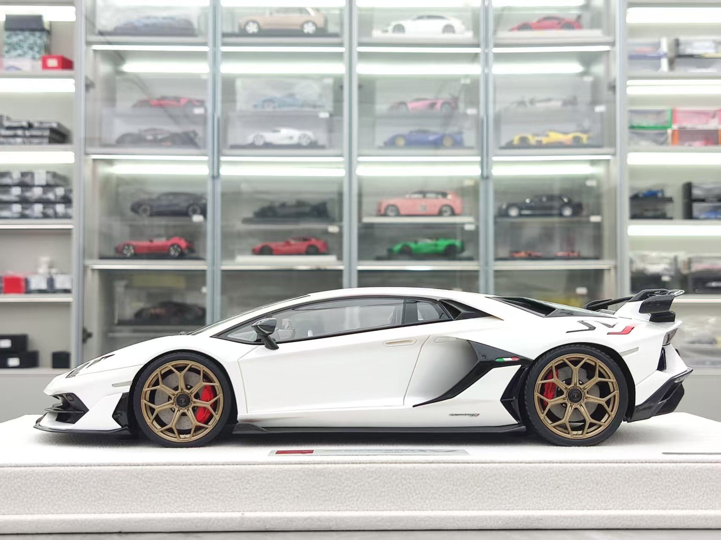 MAKEUP 1/18 Lamborghini Aventador SVJ White EML025F