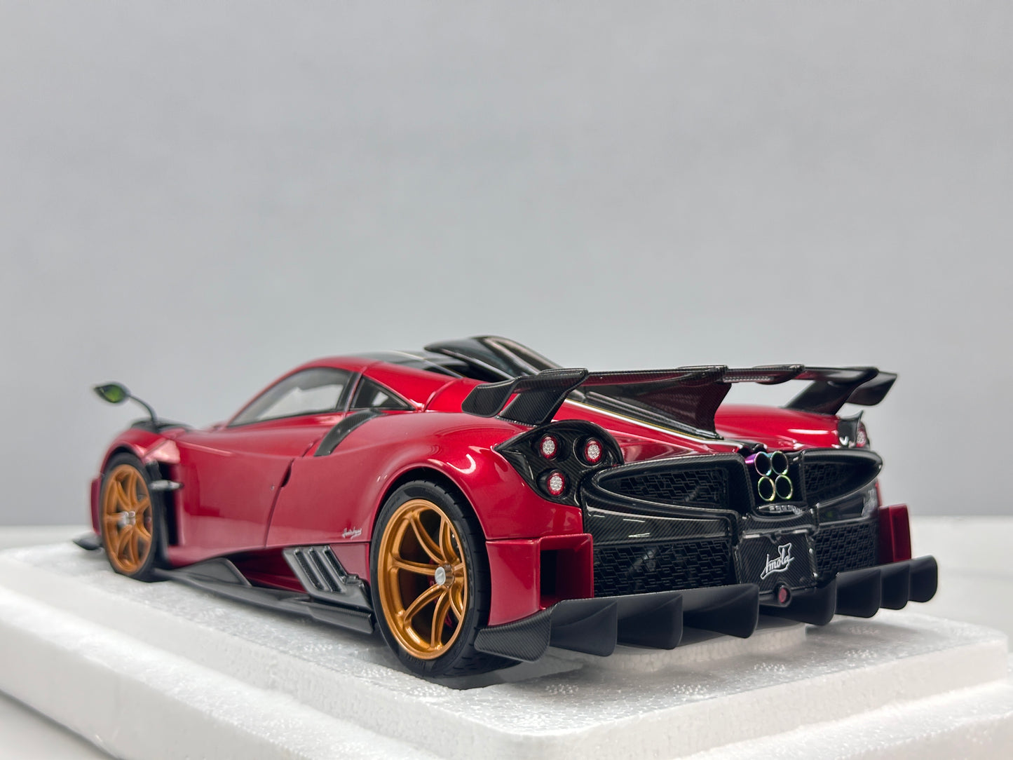 LCD 1/18 Pagani Imola Red LCD18023-RE