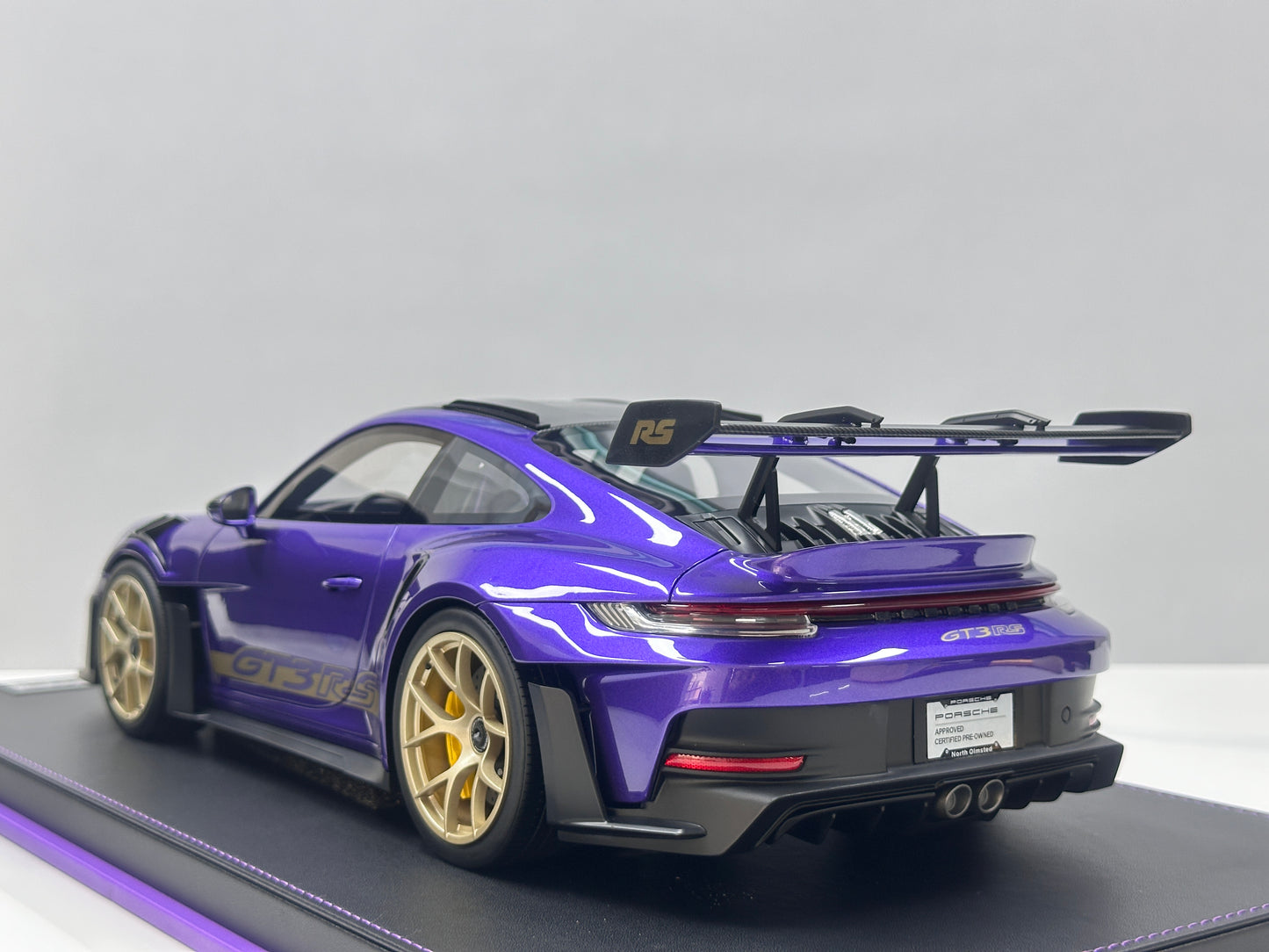IVY 1/12 Porsche 992 GT3 RS – Purple with Gold Wheels (IVY245)