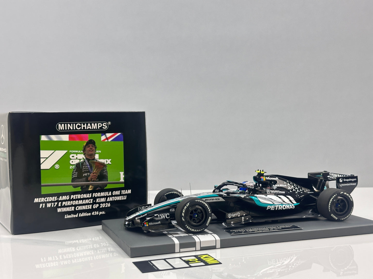 MINICHAMPS 1/18 Mercedes-AMG PETRONAS F1 Team W17 K. Antonelli – 2026 Chinese Grand Prix Winner, Silver Livery (117260212)