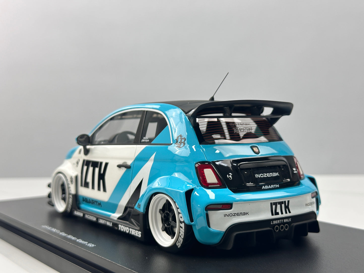 Topspeed 1/18 LB-WORKS x Abarth Works IZTK Abarth 95 – Blue & White Livery (TS0623)