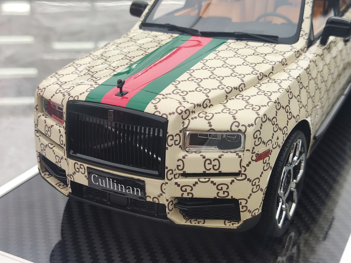 YY Model 1/18 Rolls-Royce Cullinan Resin Car Model JS-YY001
