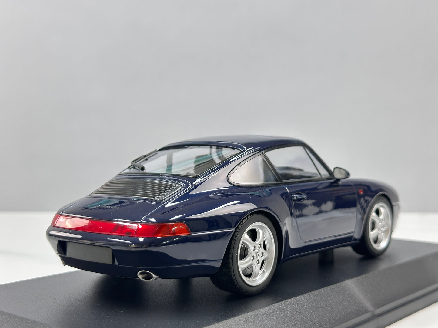 MINICHAMPS 1/18 Porsche 911 (993) 1993 Metallic Blue 155061100