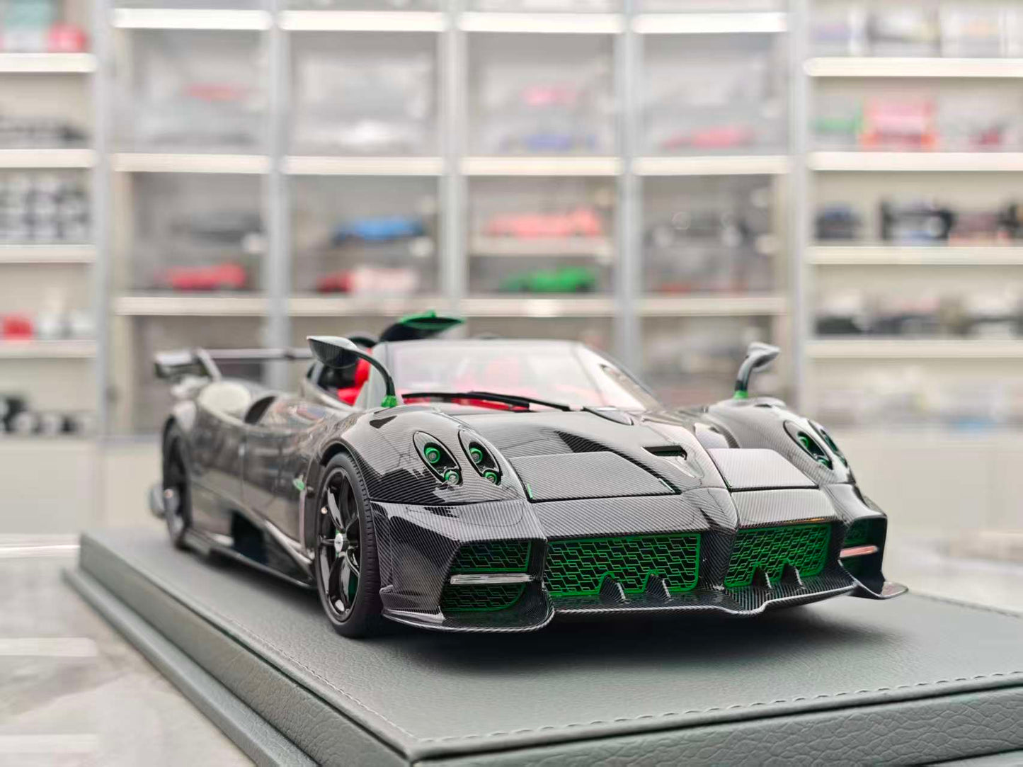 BBR 1/18 Pagani Imola Roadster Black Carbon Fiber P18250D