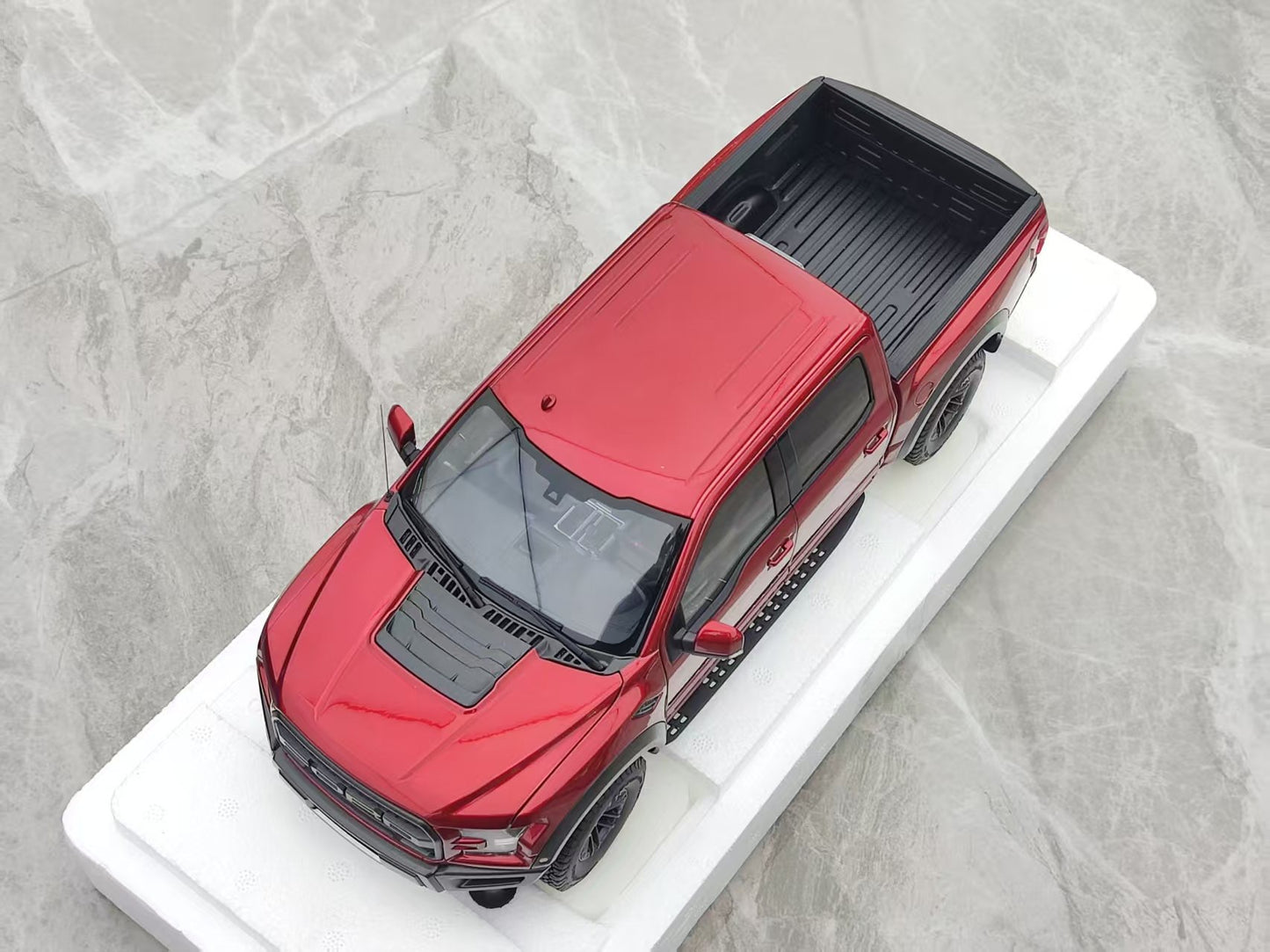 AUTO Art 1/18 Ford F-150 RAPTOR SUPERCREW 2019 Red 72948