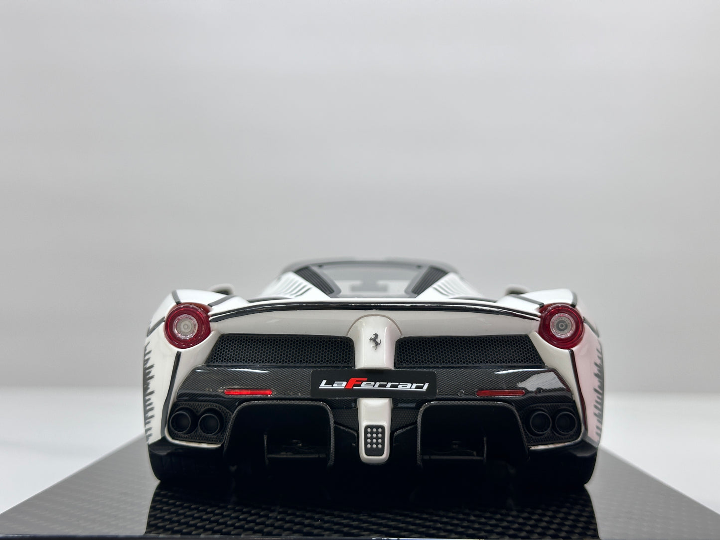 GAVIN + ZigzagYoungste 1:18 Ferrari LaFerrari — Anime-Themed Livery (GA005)