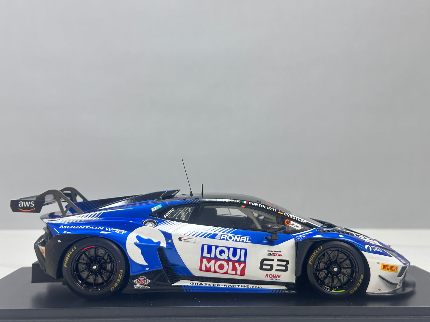 Spark 1/18 Lamborghini Huracan GT3 EVO 2 2025 Spa-Francorchamps Victory No. 63, Blue Livery, 18SPA2025