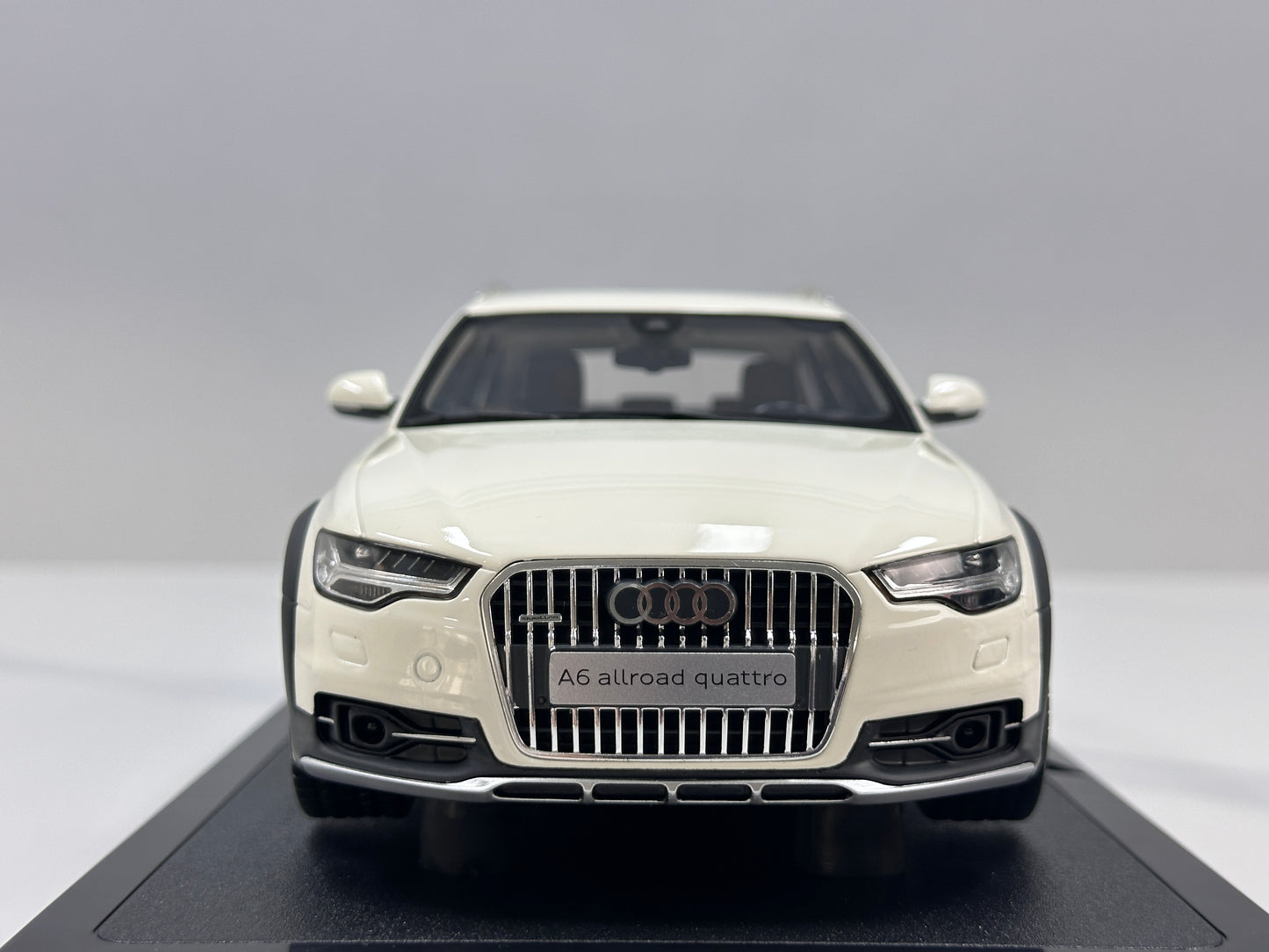 OTTO 1/18 Audi A6 C7 Allroad Ibis White OT1286