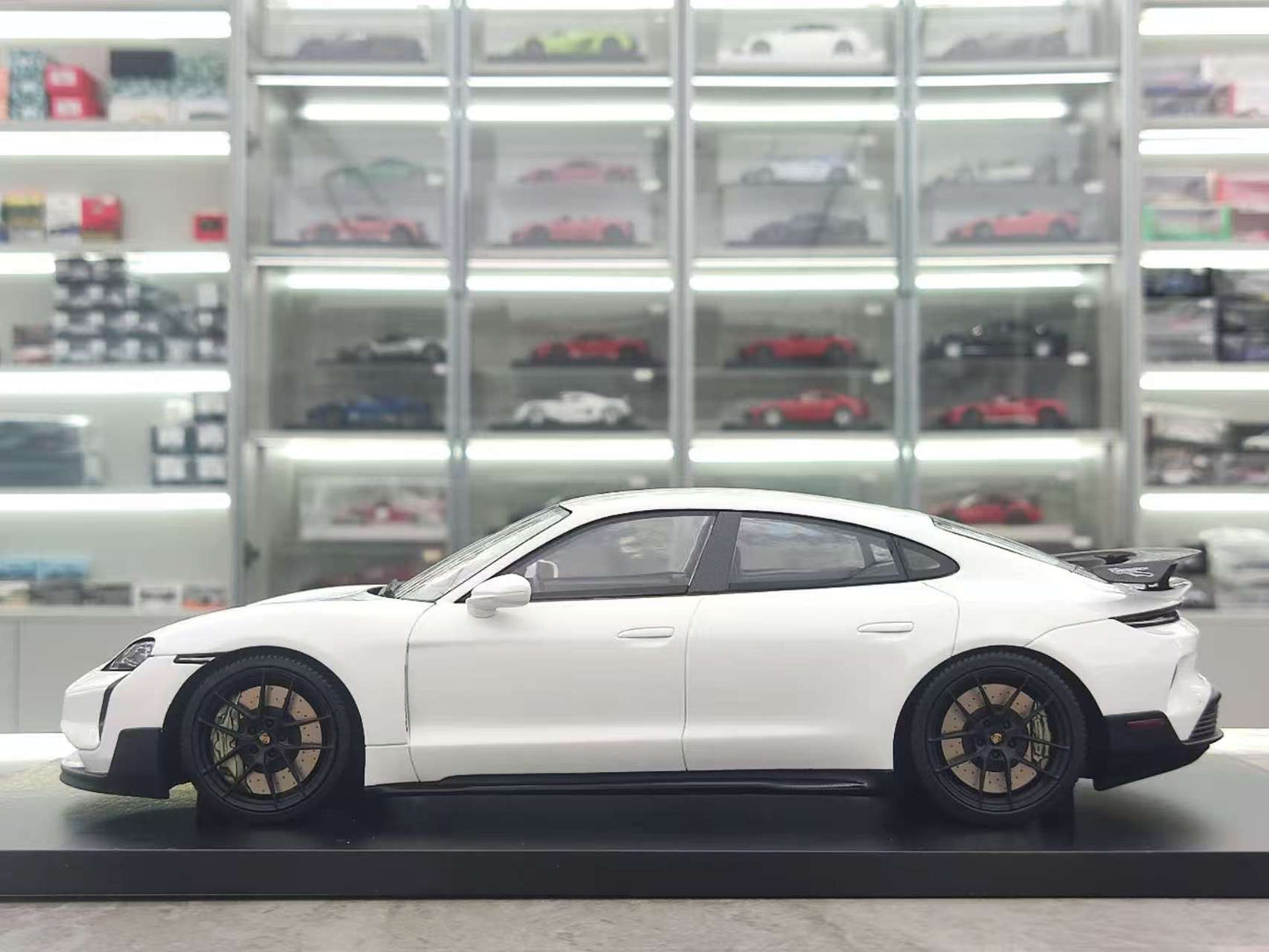 MINICHAMPS 1/18 Porsche TAYCAN TURBO GT - 2024 White Alloy Car Model 117069404