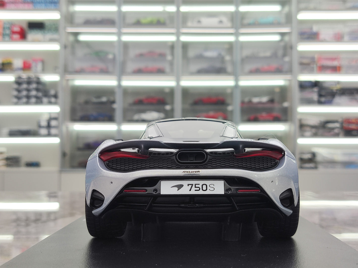 TOPSPEED 1/18 McLaren 750S Silver Car Model TS0546