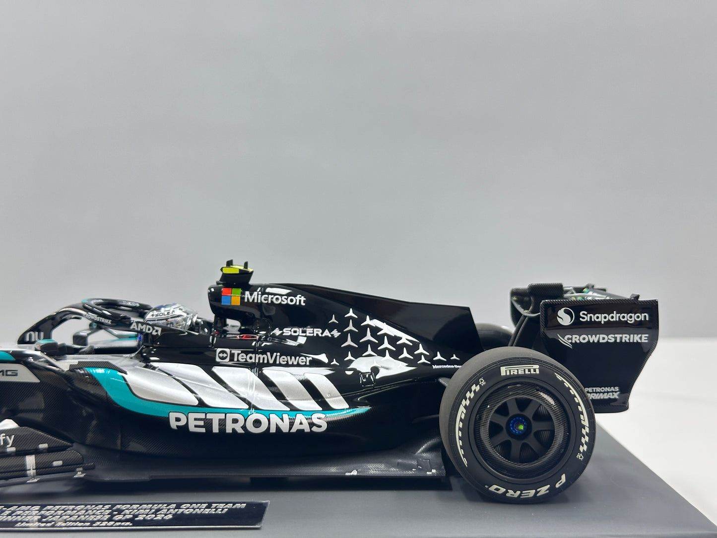 MINICHAMPS 1/18 Mercedes-AMG PETRONAS F1 Team W17 (K. Antonelli – 2026 Japanese Grand Prix Winner) – Silver Livery (117260312)