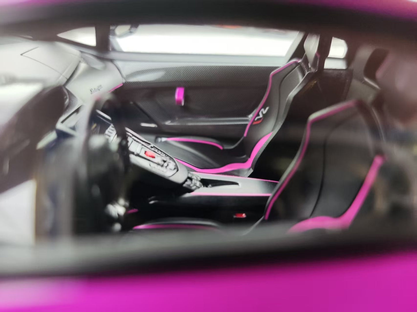 MAKEUP 1/18 Lamborghini Aventador SVJ Magenta EML025G