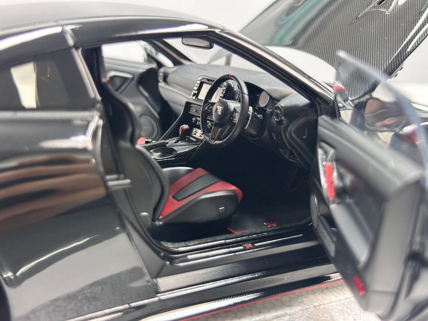 MOTORHELIX 1/18 Nissan GT-R NISMO (R35) Special Edition 2022 – Meteor Flake Black (MH379)