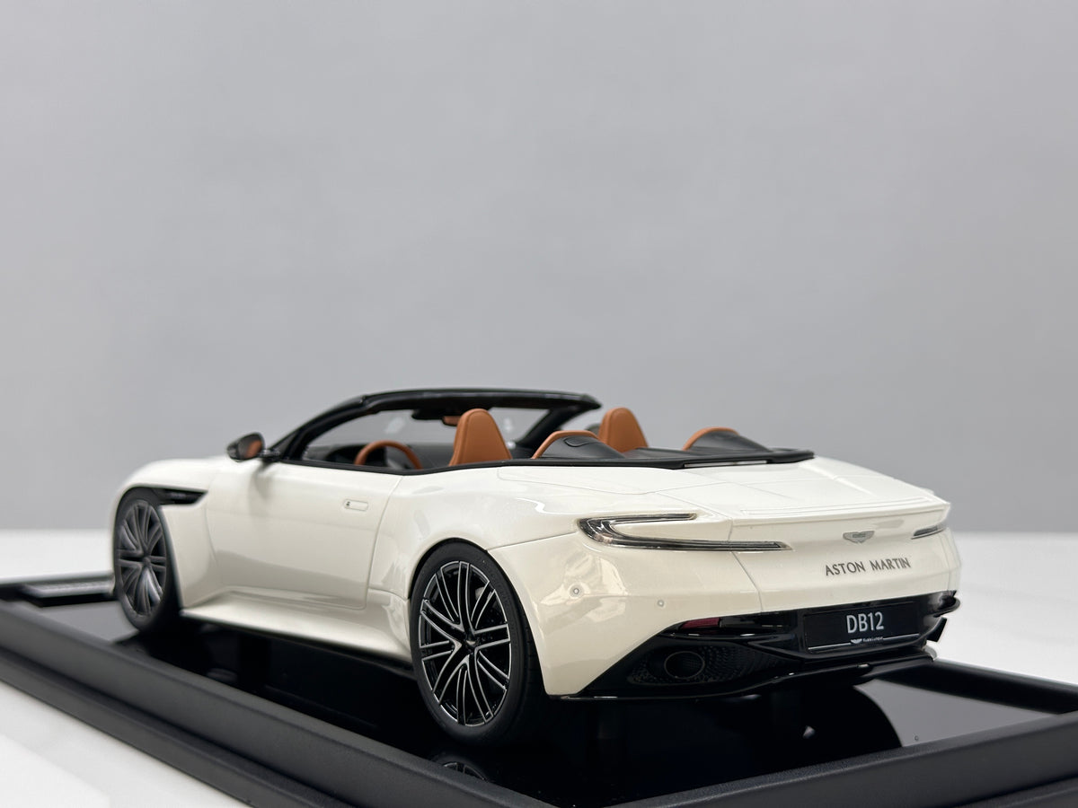 MOTORHELIX 1/18 Aston Martin DB12 Volante (Convertible) - Moonlight White - MH395