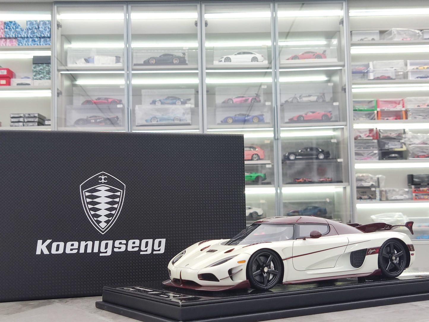 FRONTIART 1/18 Koenigsegg AGERA RS White Red Line FA042
