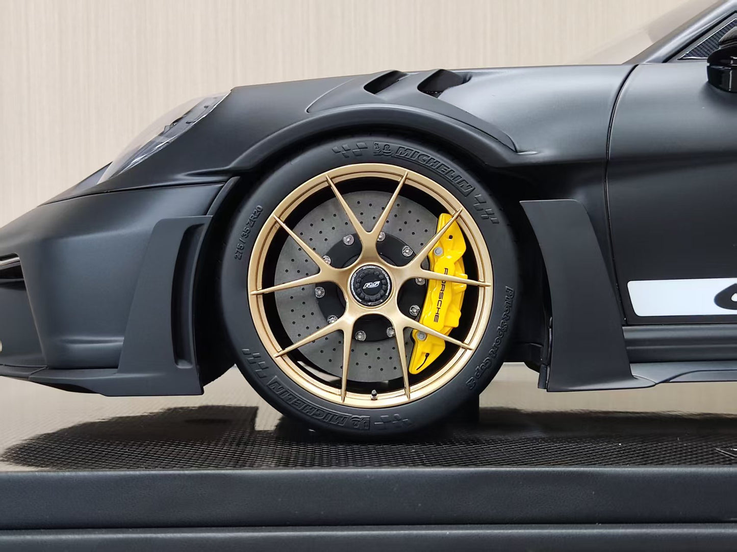 DINOMODEL 1/8 Porsche 992 GT3 RS – Matte Black (PR028P)
