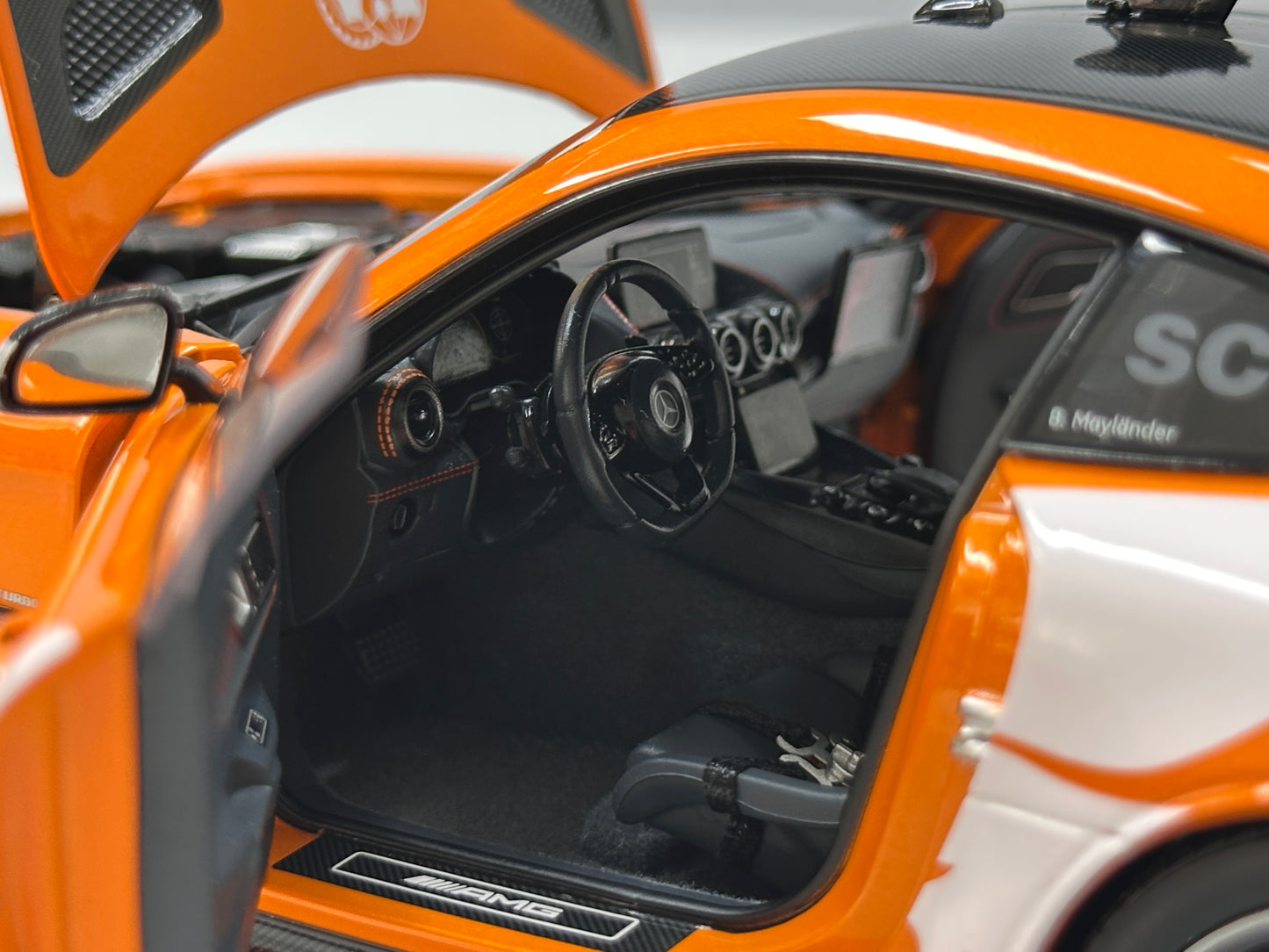 MINICHAMPS 1/18 Mercedes-AMG GT BLACK SERIES SILVERSTONE 2025 Safety Car Orange 110032092