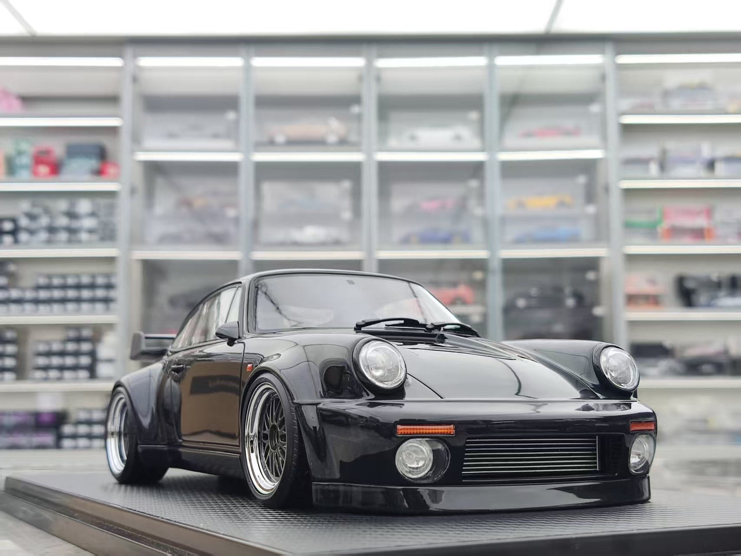 Ignition Model 1/18 Porsche Blackbird (964) Black IG3594