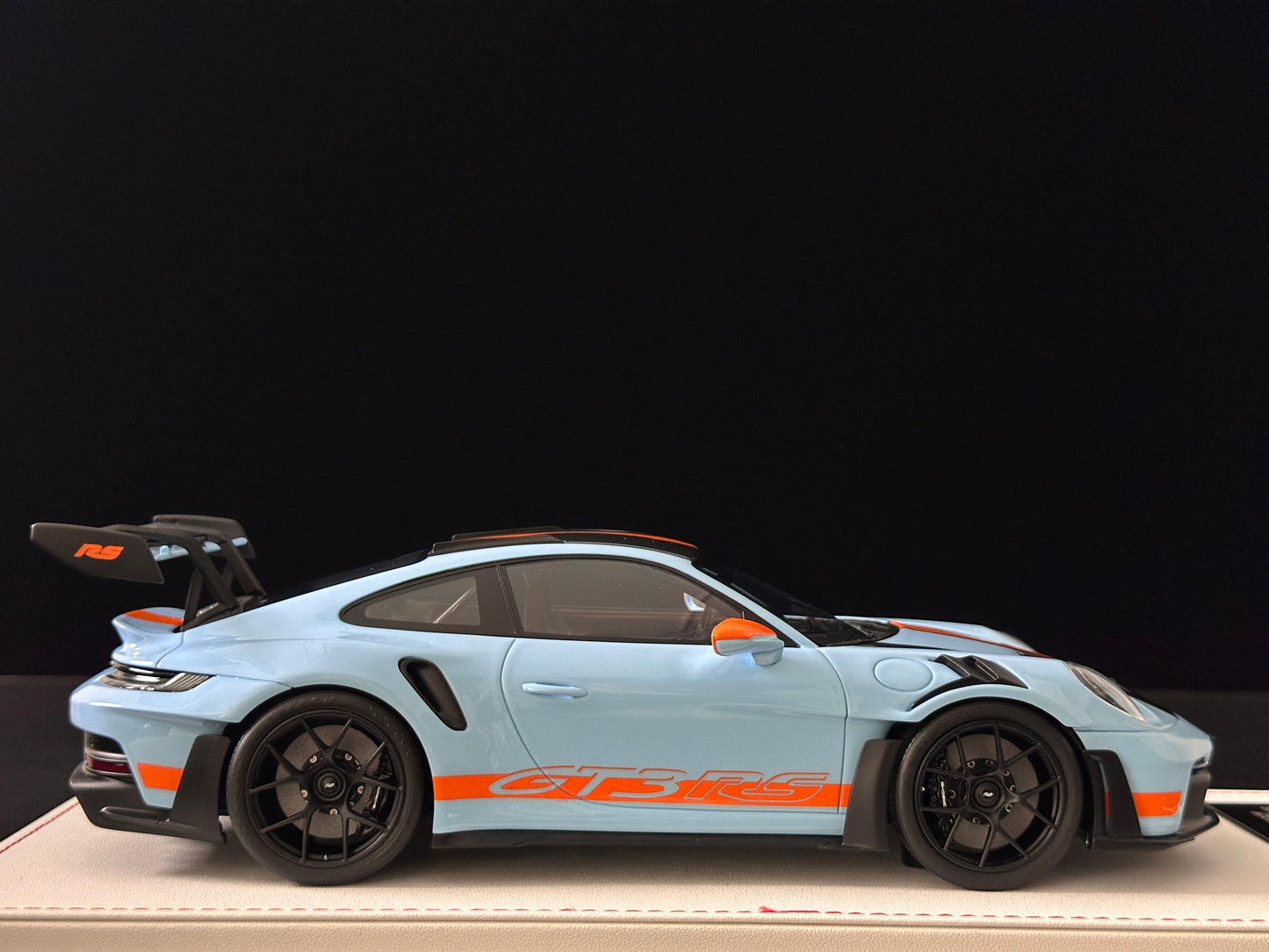 GH MODEL 1/18 Porsche 992 GT3RS Gulf Oil GH017