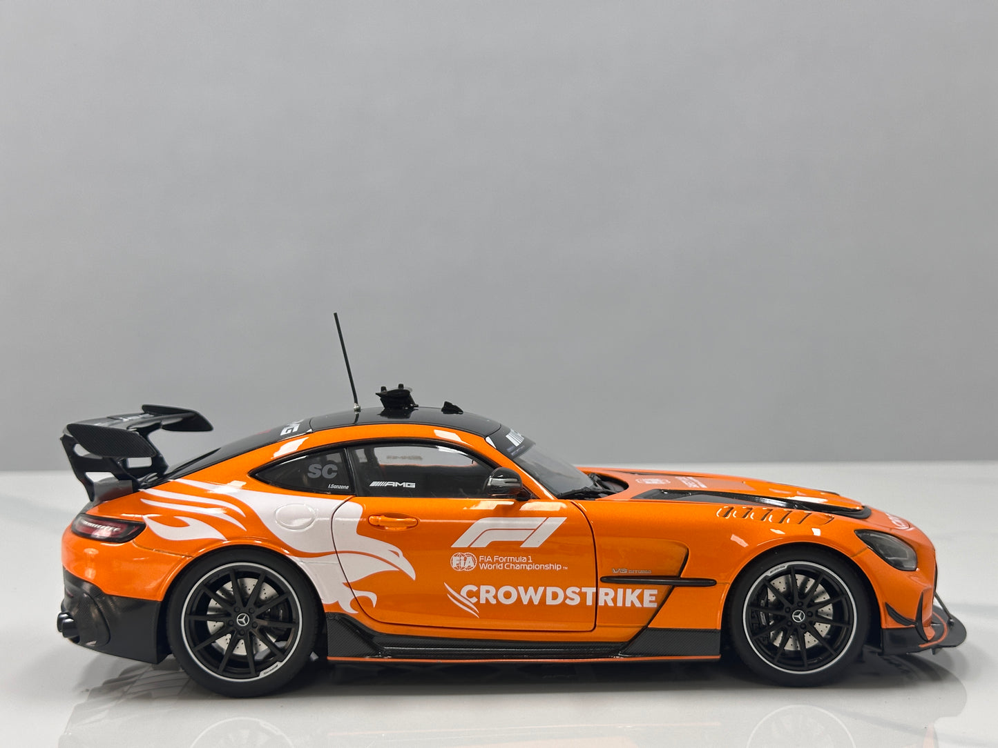 MINICHAMPS 1/18 Mercedes-AMG GT BLACK SERIES SILVERSTONE 2025 Safety Car Orange 110032092