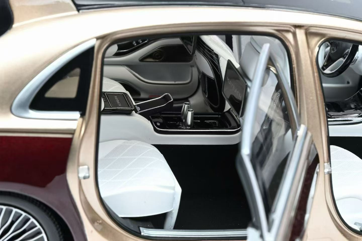 Almost Real 1/18 Mercedes-Maybach S-Class Alloy Fully Open-Piece Simulation Car Model