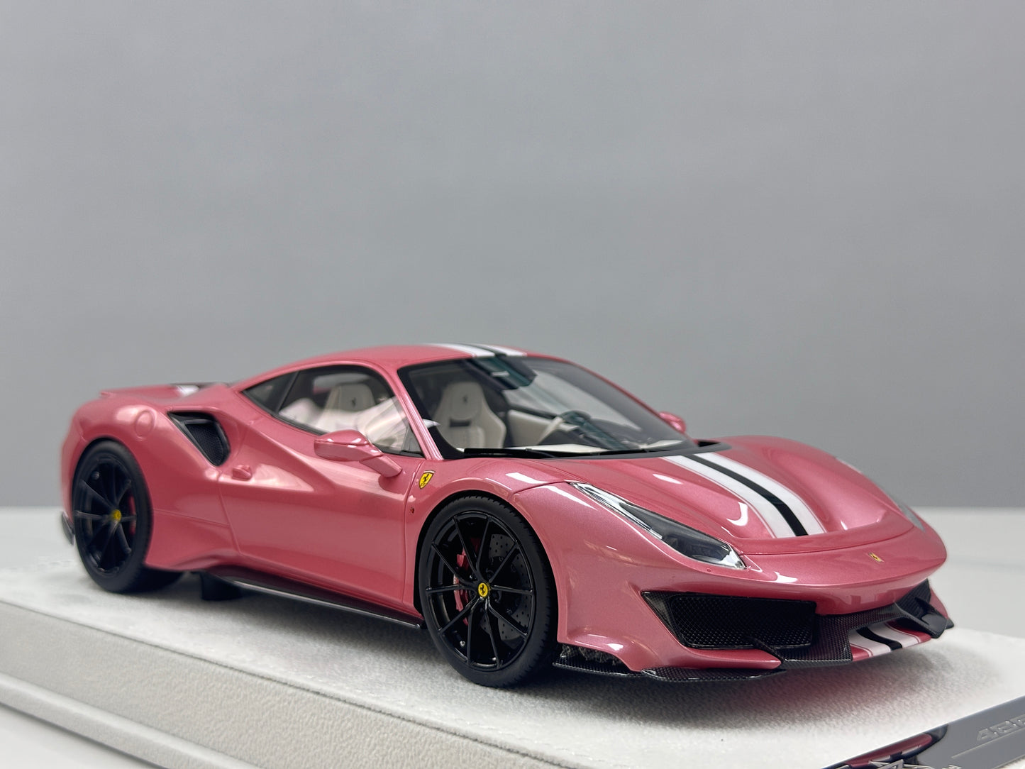 BBA Modelo 1/18 Ferrari 488 Pista Rosa BBA092
