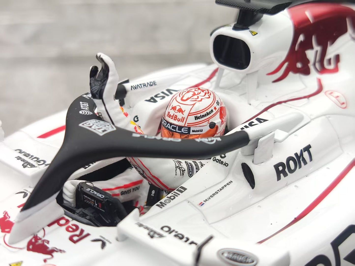 Spark 1/18 Oracle F1 RB21 2025 Japanese GP Winner #1 Verstappen White 18S1004