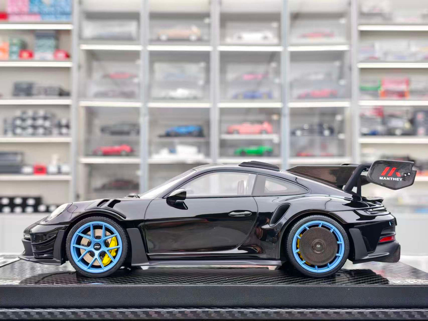 VIP 1/18 Porsche 911 GT3 RS-Manthey Racing Gloss Black VIP187