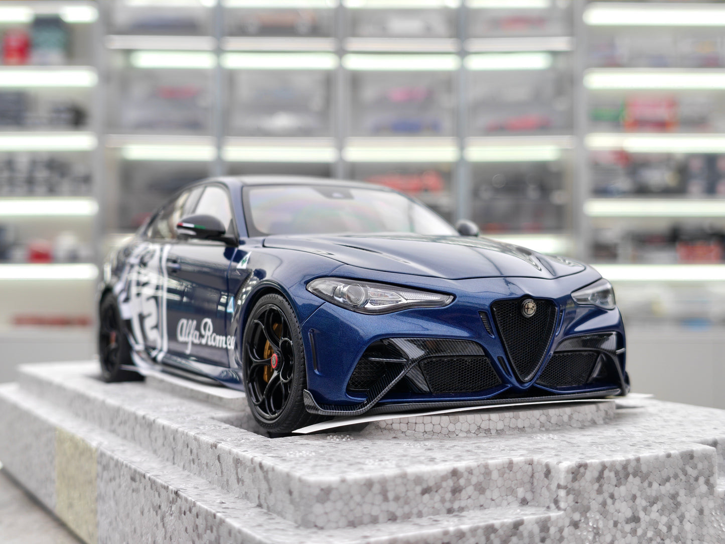 MOTORHELIX 1/18 Alfa Romeo Giulia GTA Monte Carlo Blue MH329