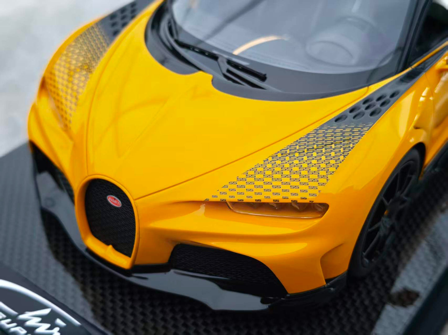 MR 1/18 Bugatti Chiron Super Sport, Yellow, BUG012G