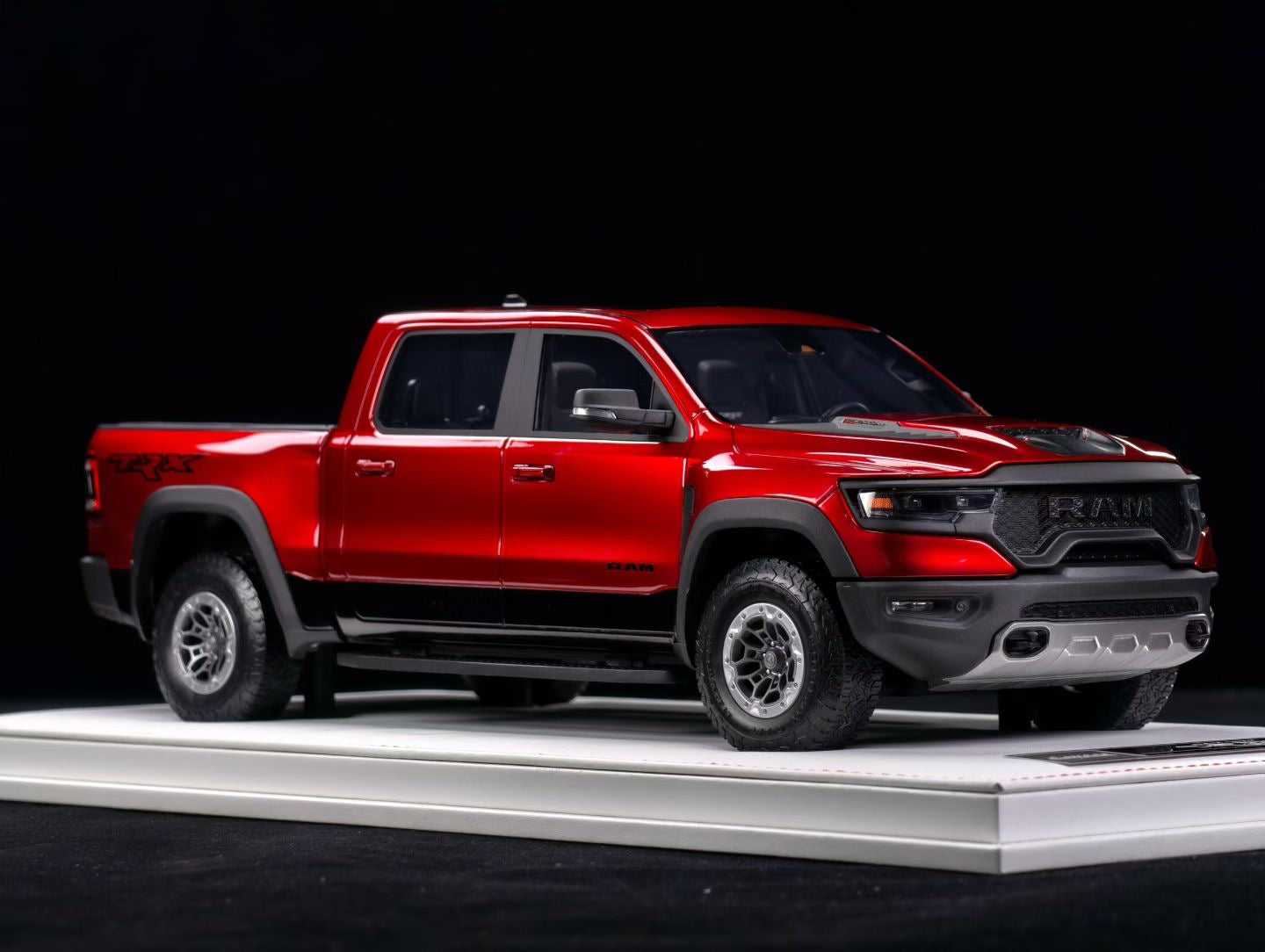 DiAMAanD 1/18 Dodge Ram (Tyrannosaurus Rex)