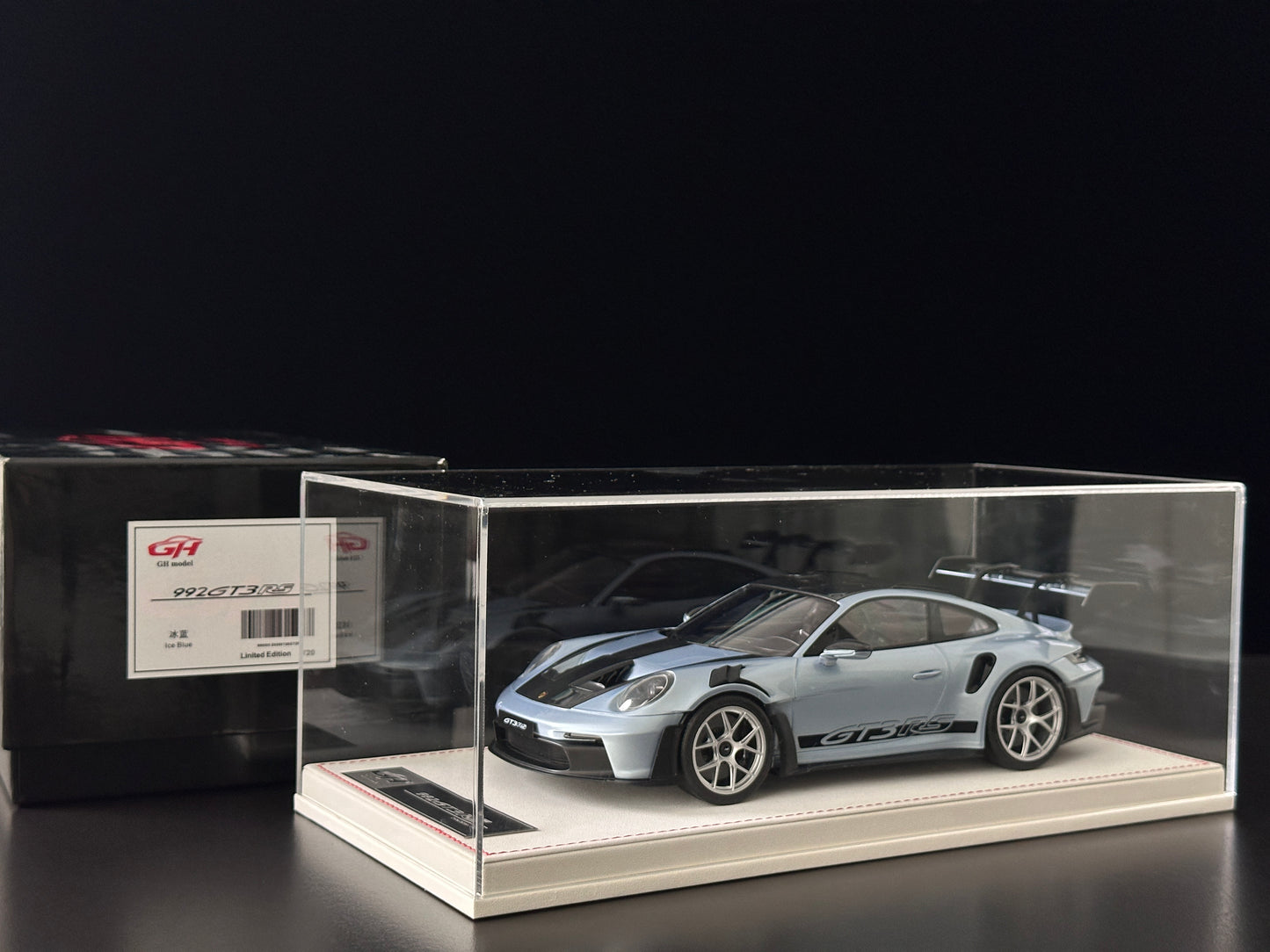 GH MODEL 1/18 Porsche 992 GT3RS Ice Blue GH016
