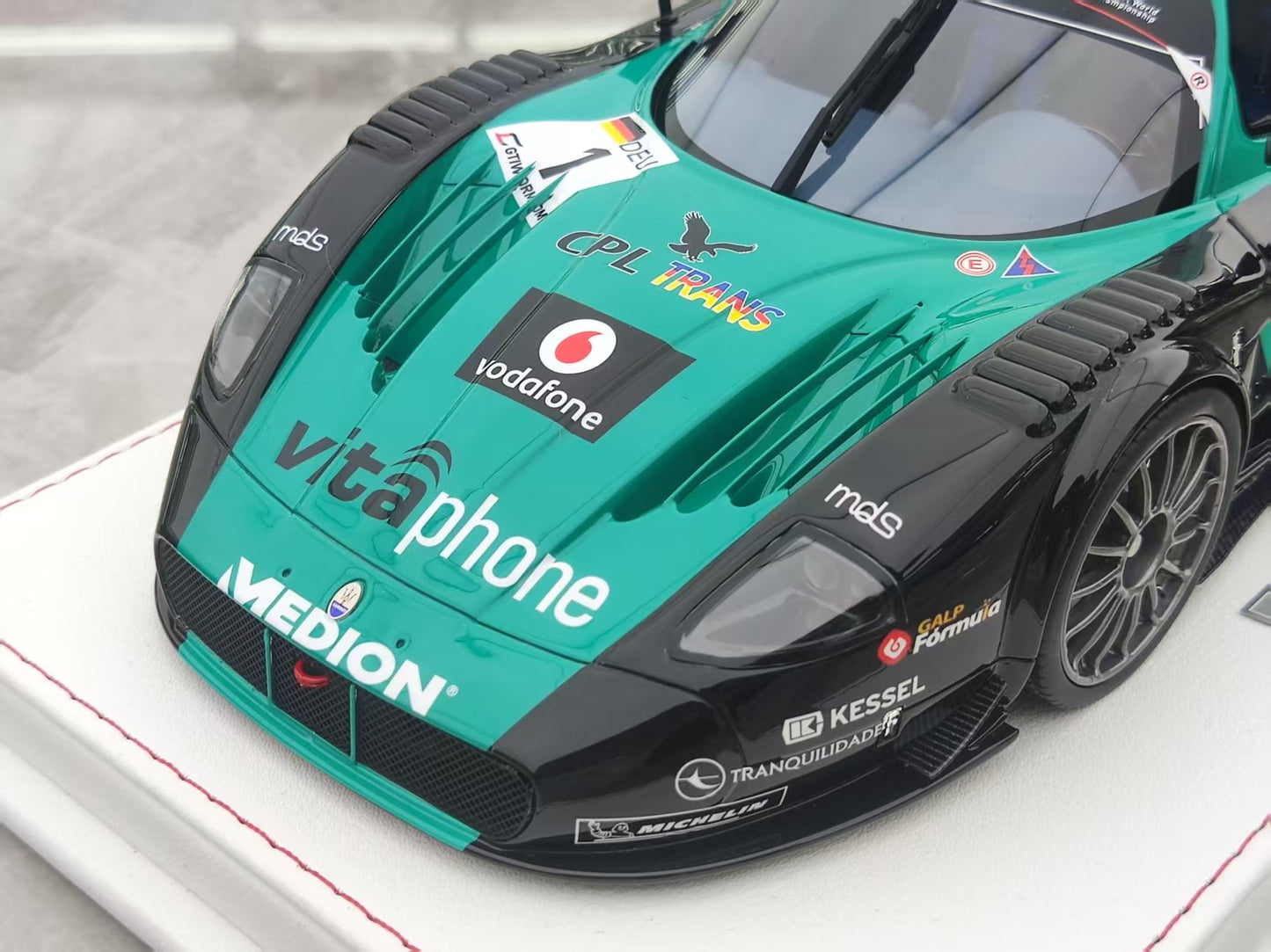 GL 1/18 Maserati MC12 Track Edition Black & Green Model Car JS-GL020