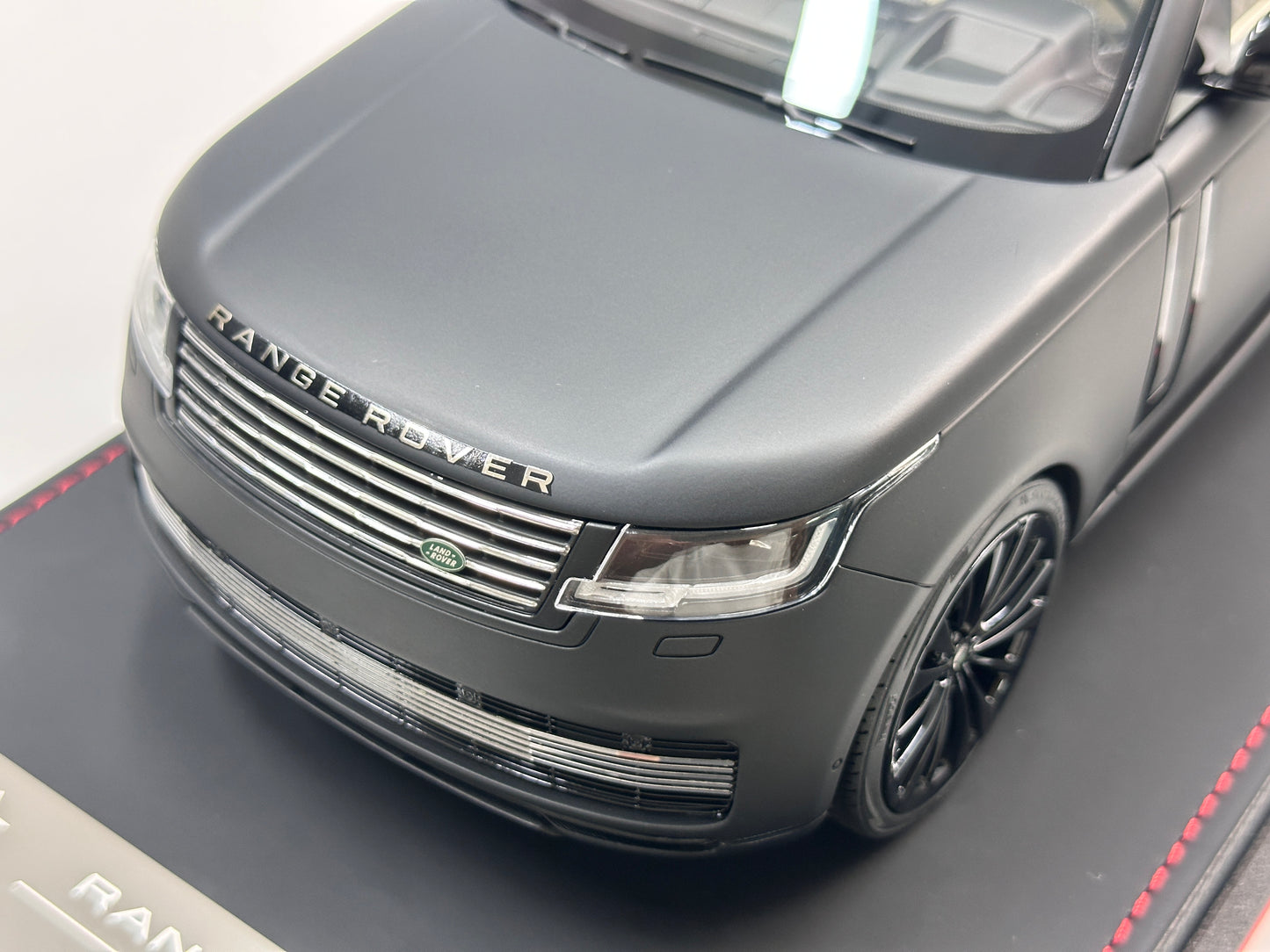 BBA Model 1:18 Land Rover Range Rover Autobiography — Matte Black (BBA068)