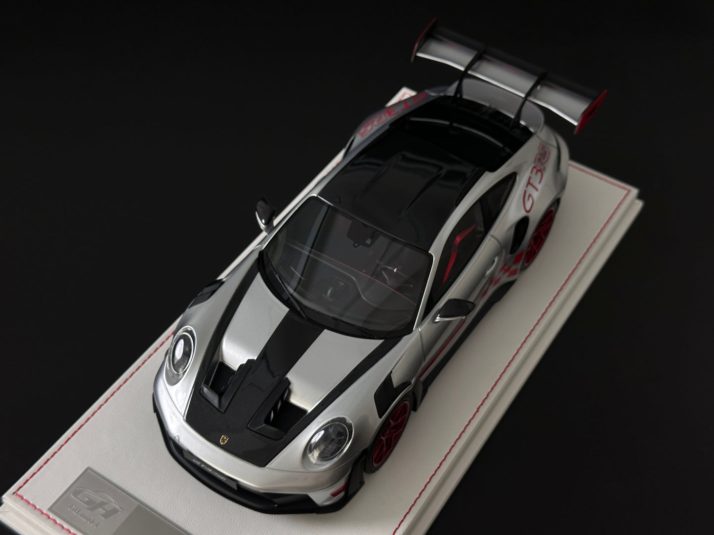 GH MODEL 1/18 Porsche 992 GT3RS Red Seals/GT Silver GH014