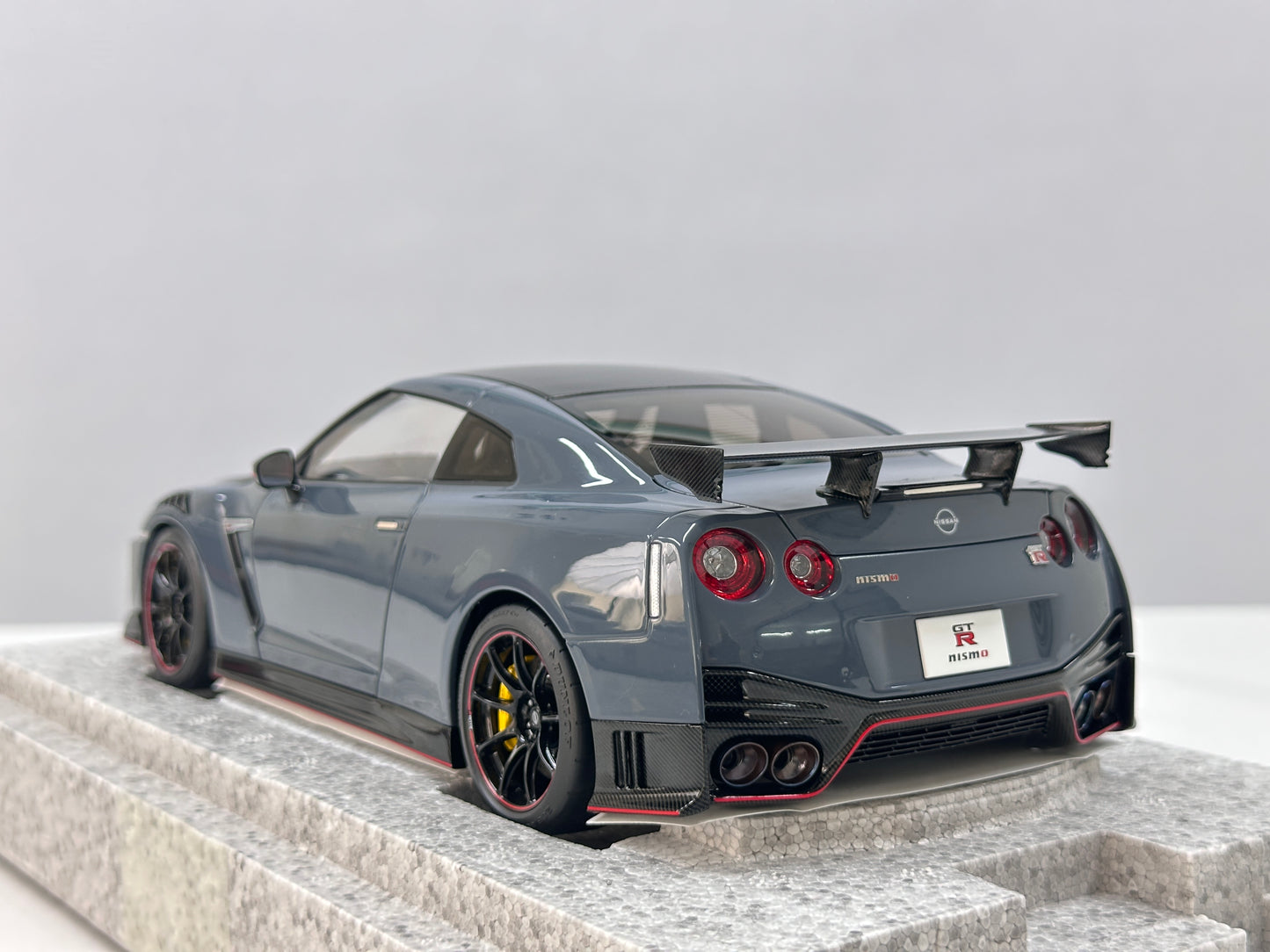 MOTORHELIX 1/18 Nissan GT-R NISMO (R35) Special Edition 2022 Stealth Grey MH369