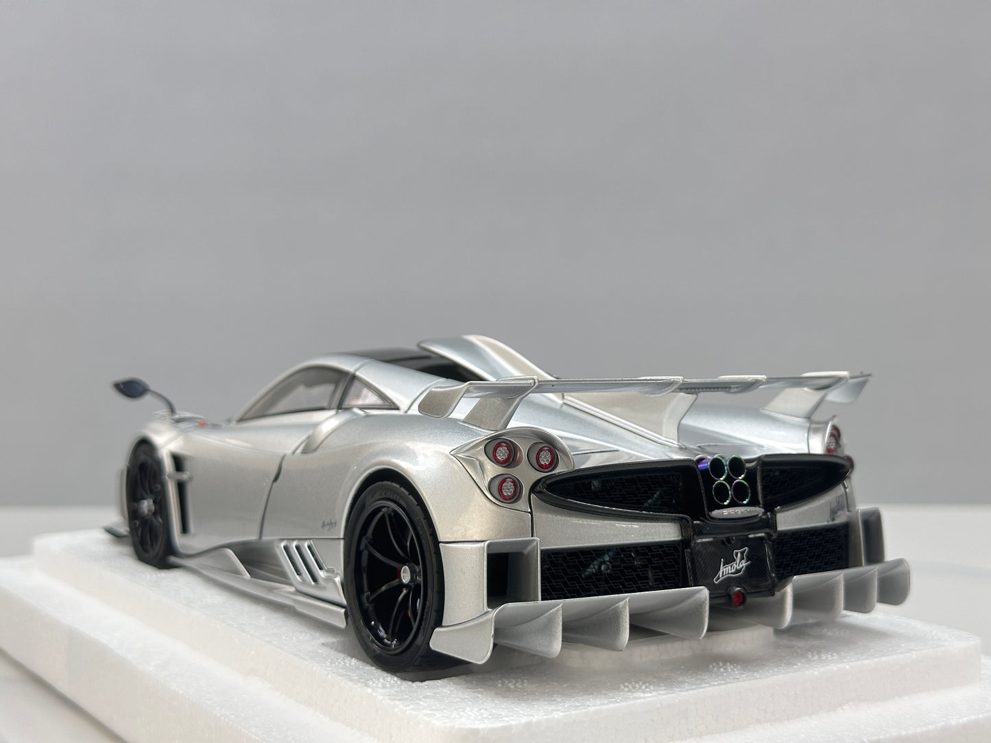 LCD 1/18 Pagani Imola Silver (LCD125)