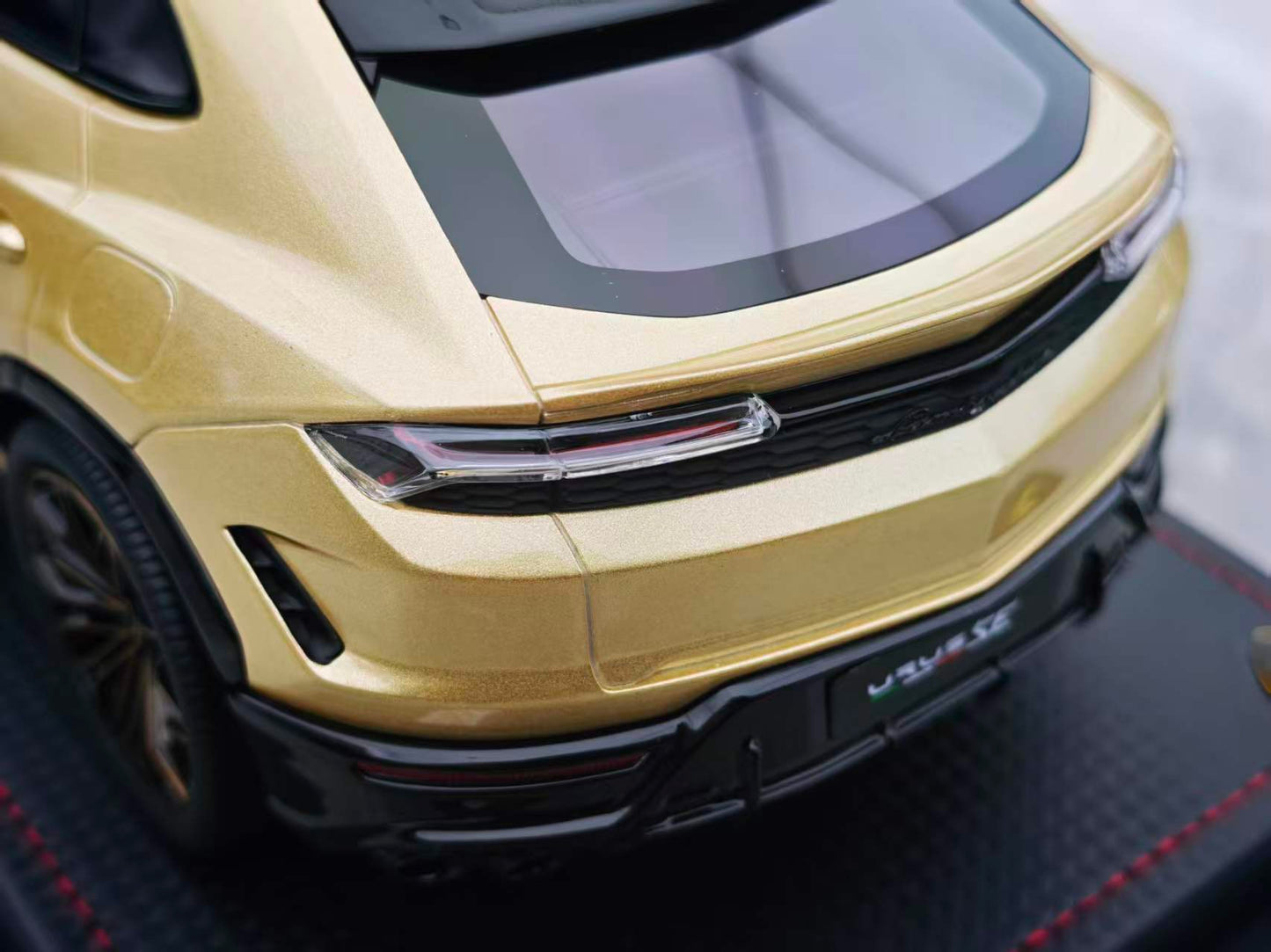 MR 1/18 Lamborghini Urus SE Champagne Gold LAMBO061C